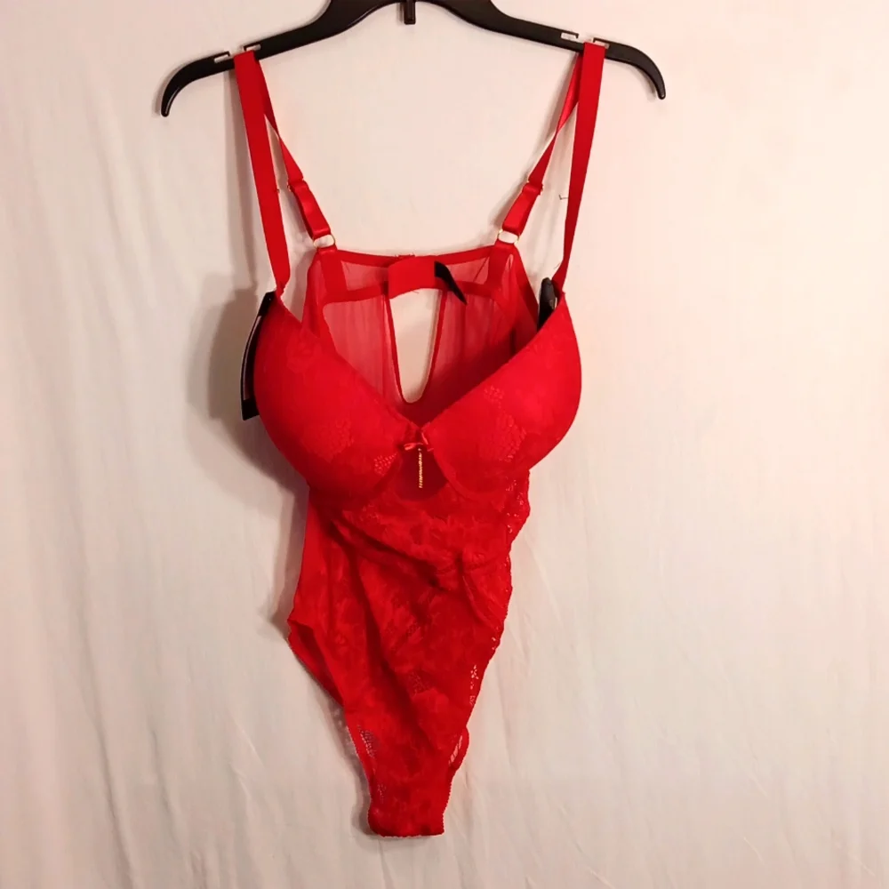 Lingerie - Picture 1 of 3